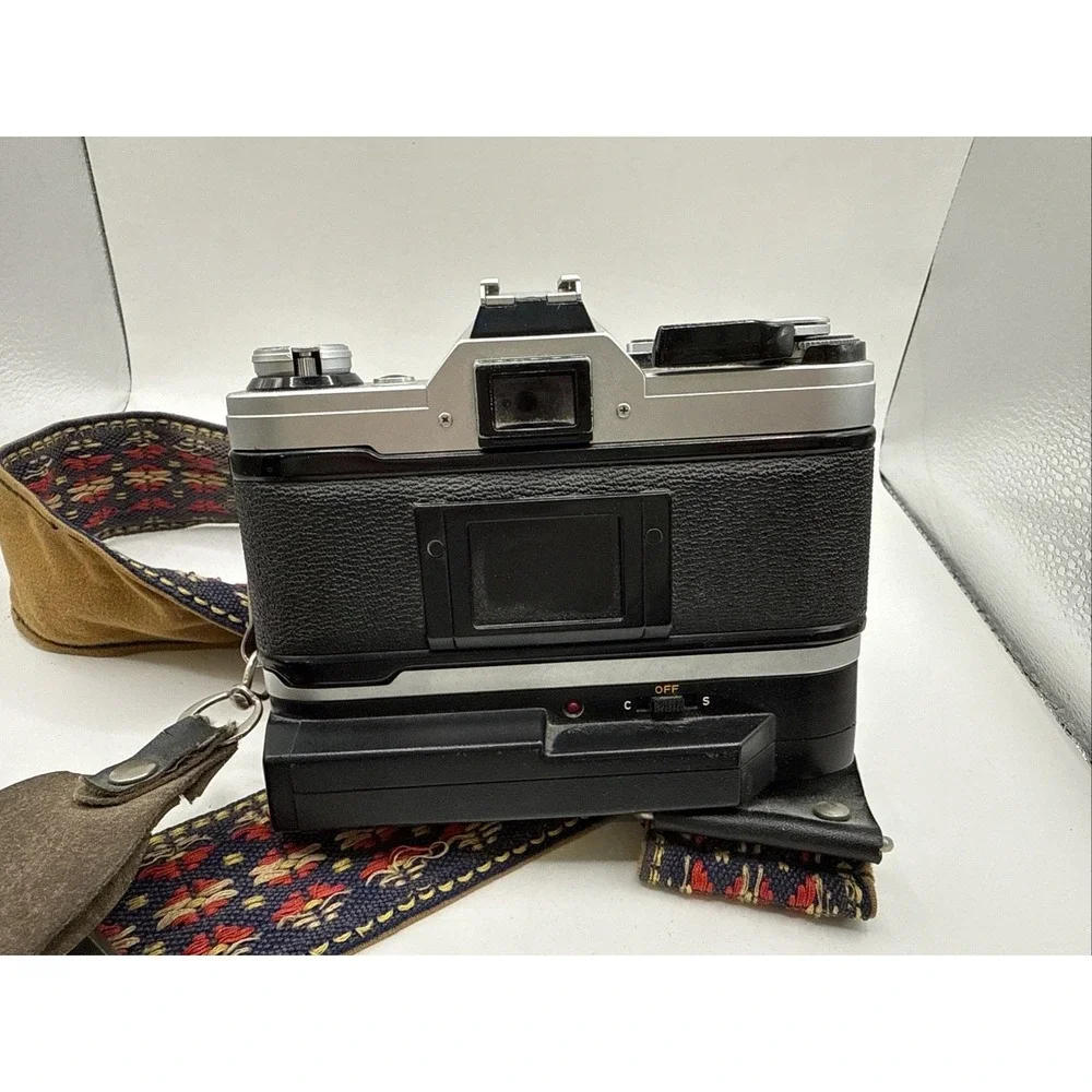 Canon AE-1 SLR 35mm Film Camera w/ Vivitar Lens FD 100-200mm 1:4 Close Focusing